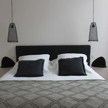 Bed & Breakfast La Maison Odeia Centre 4*