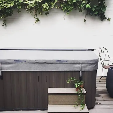 La Maison Odeia Centre Bed & Breakfast 4*