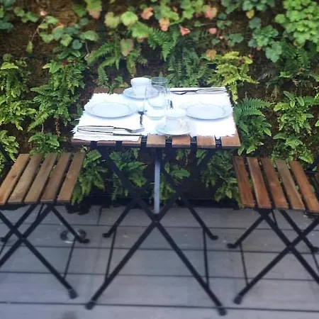 La Maison Odeia Centre