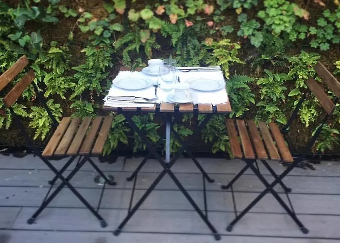 La Maison Odeia Centre